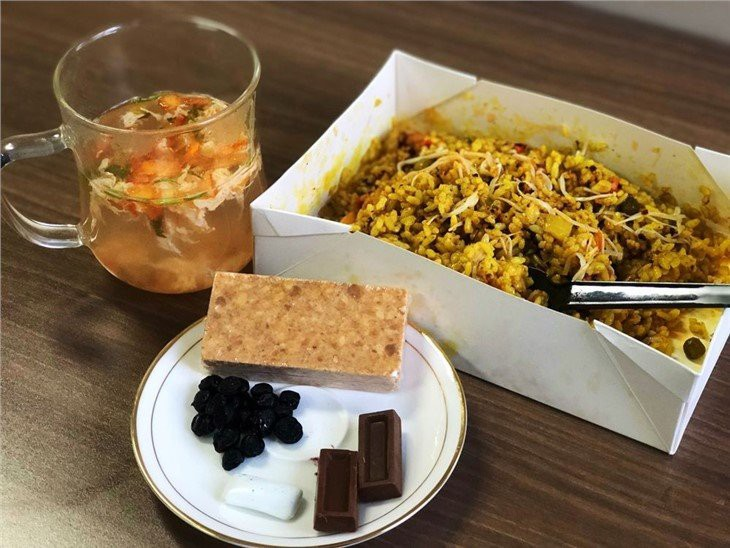 military-meals-mre28275380429.jpg